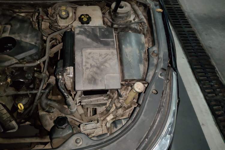 Used Buick LaCrosse 2011 2.4L SIDI Elegant Edition Engine Bay Left