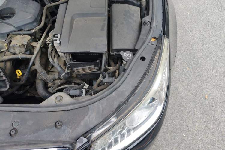 Used Buick LaCrosse 2011 2.4L SIDI Haoya Edition Engine Bay Left