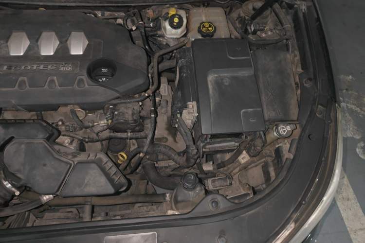 Used Buick LaCrosse 2011 2.4L SIDI Luxury Edition Engine Bay Left