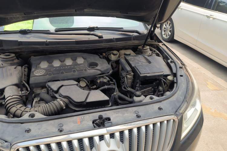 Used Buick LaCrosse 2011 2.4L SIDI Elegant Edition Engine Bay Left