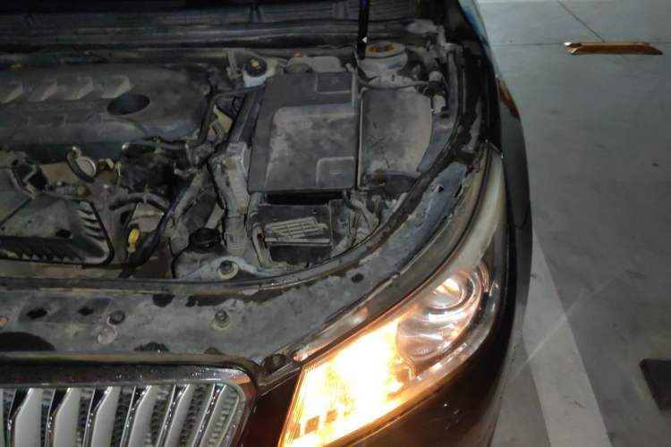 Used Buick LaCrosse 2011 2.4L SIDI Elegant Edition Engine Bay Left