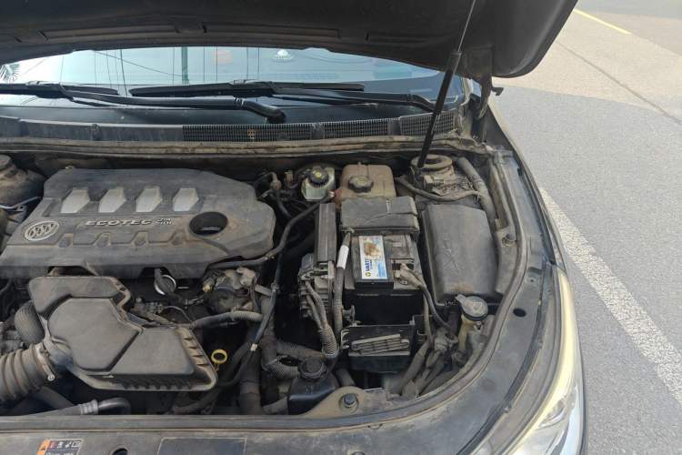 Used Buick LaCrosse 2011 2.4L SIDI Luxury Edition Engine Bay Left