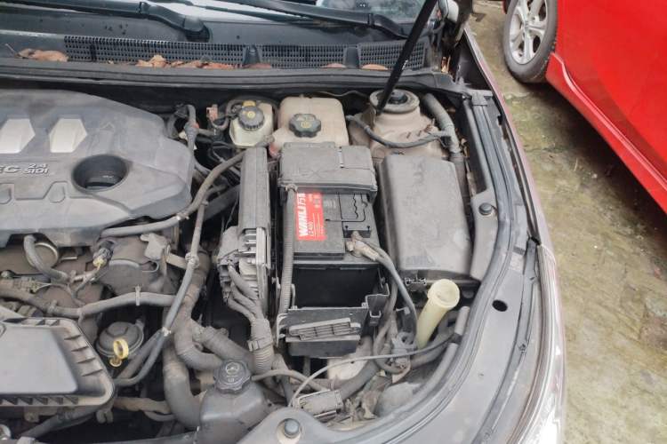 Used Buick LaCrosse 2011 2.4L SIDI Elegant Edition Engine Bay Left