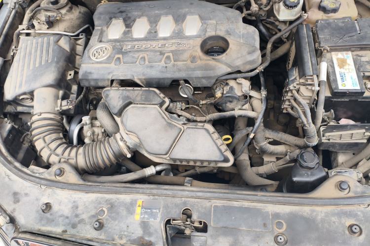 Used Buick LaCrosse 2011 2.4L SIDI Luxury Edition Engine Bay