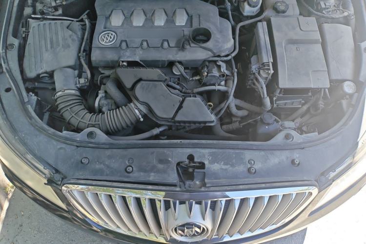 Used Buick LaCrosse 2011 2.4L SIDI Luxury Edition Engine Bay