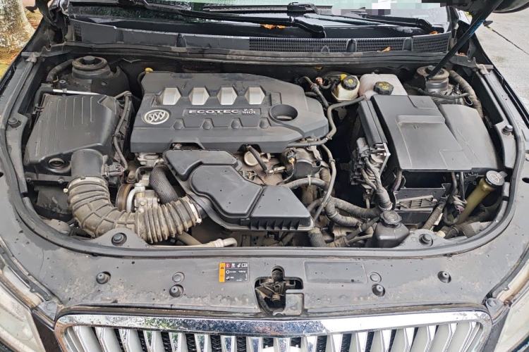 Used Buick LaCrosse 2011 2.4L SIDI Elegant Edition Engine Bay