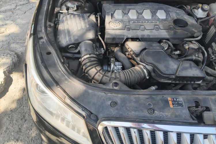 Used Buick LaCrosse 2011 2.4L SIDI Luxury Edition Engine Bay Right