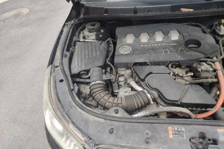 Used Buick LaCrosse 2011 eAssist 2.4L Luxury Edition Engine Bay Right