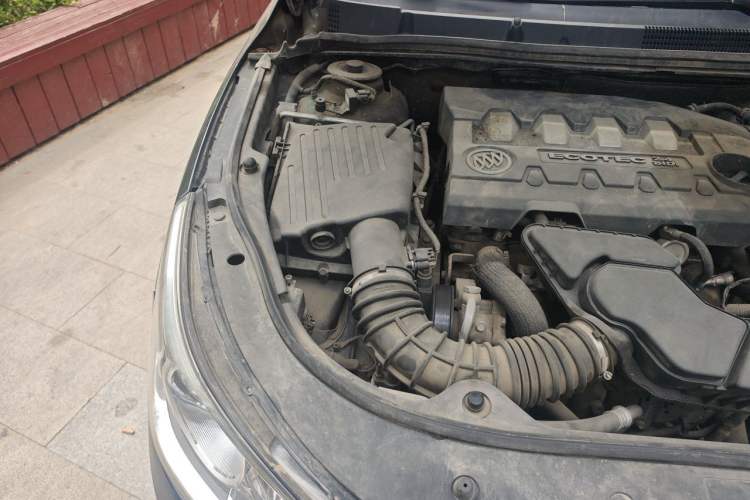 Used Buick LaCrosse 2011 2.4L SIDI Elegant Edition Engine Bay Right