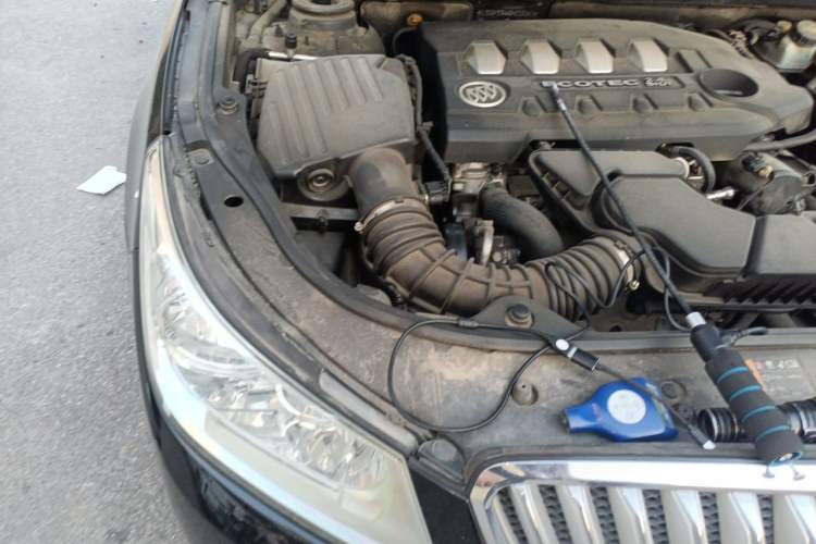 Used Buick LaCrosse 2011 2.4L SIDI Elegant Edition Engine Bay Right