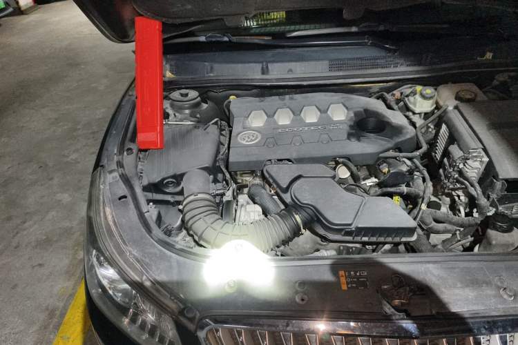 Used Buick LaCrosse 2011 2.4L SIDI Haoya Edition Engine Bay Right