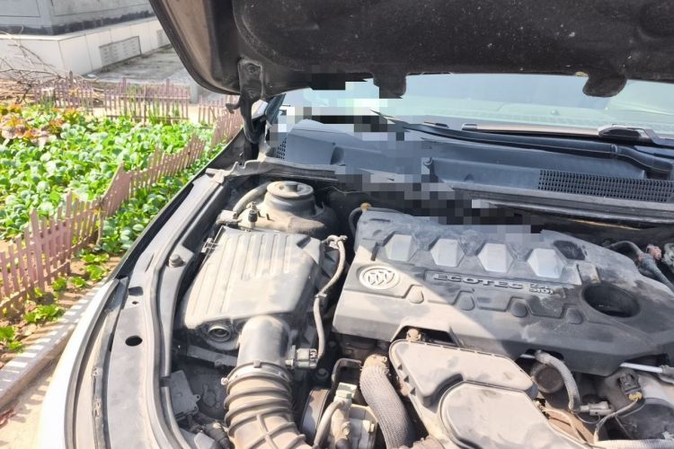 Used Buick LaCrosse 2011 2.4L SIDI Elegant Edition Engine Bay Right