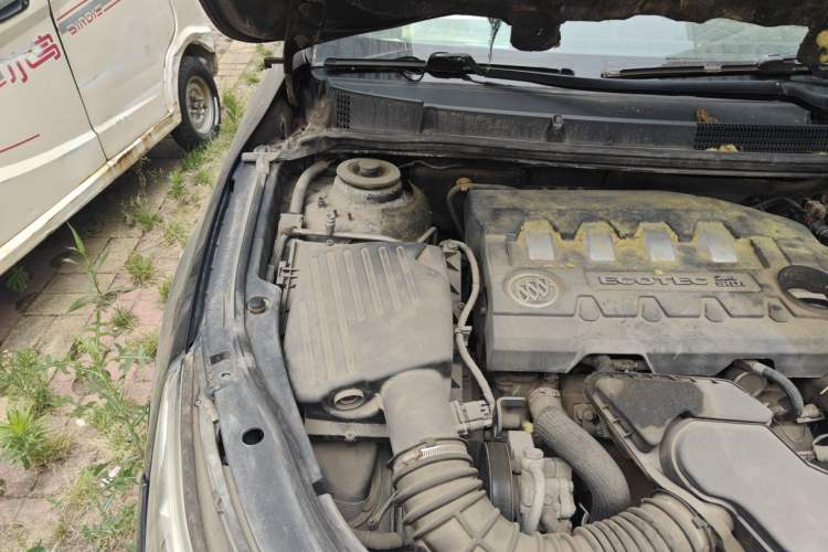 Used Buick LaCrosse 2011 2.4L SIDI Elegant Edition Engine Bay Right