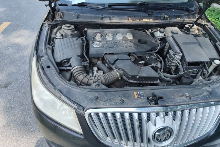 Used Buick LaCrosse 2011 2.4L SIDI Elegant Edition Engine Bay Right