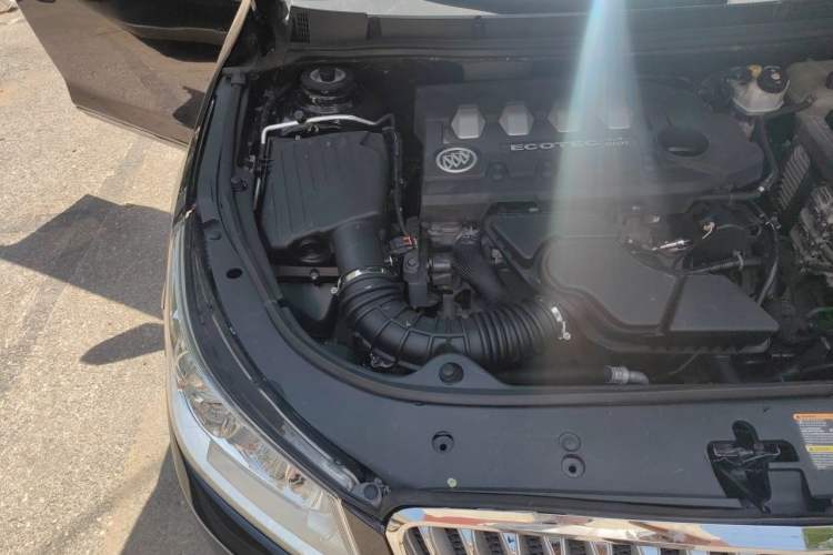 Used Buick LaCrosse 2011 2.4L SIDI Comfort Sunroof Version Engine Bay Right