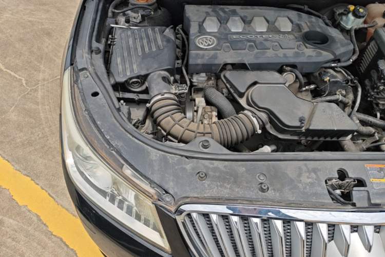 Used Buick LaCrosse 2011 2.4L SIDI Luxury Edition Engine Bay Right