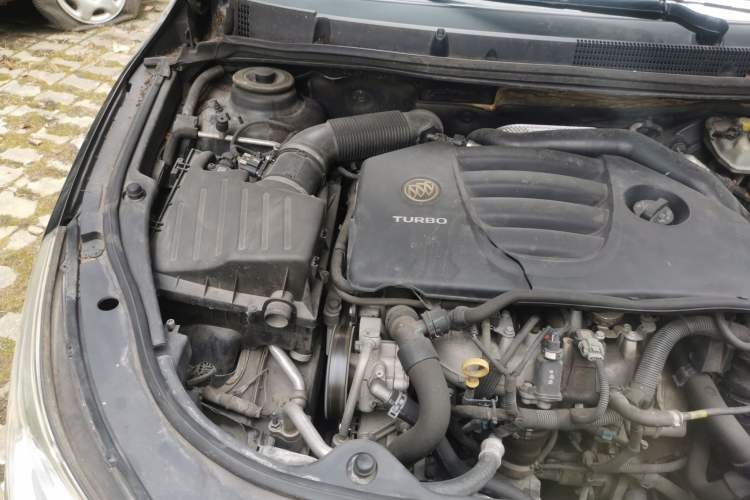 Used Buick LaCrosse 2011 2.0T Flagship Edition Engine Bay Right
