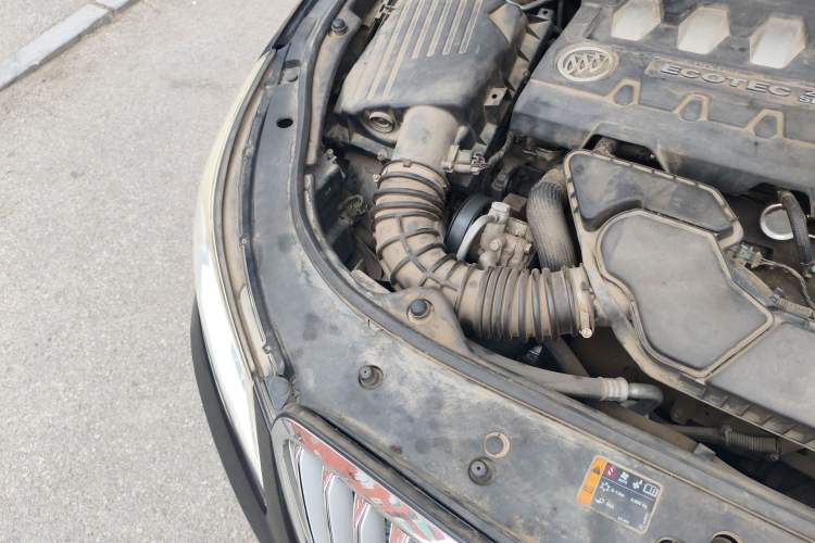 Used Buick LaCrosse 2011 2.4L SIDI Luxury Edition Engine Bay Right