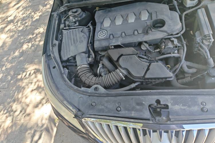 Used Buick LaCrosse 2011 2.4L SIDI Luxury Edition Engine Bay Right