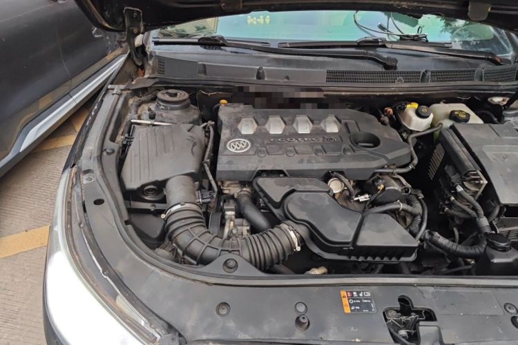 Used Buick LaCrosse 2011 2.4L SIDI Elegant Edition Engine Bay Right