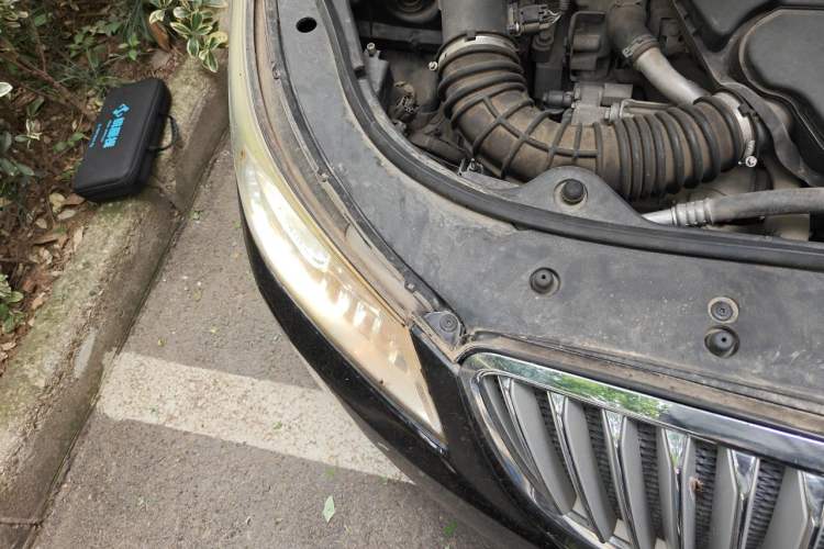 Used Buick LaCrosse 2011 eAssist 2.4L Luxury Edition Engine Bay Right