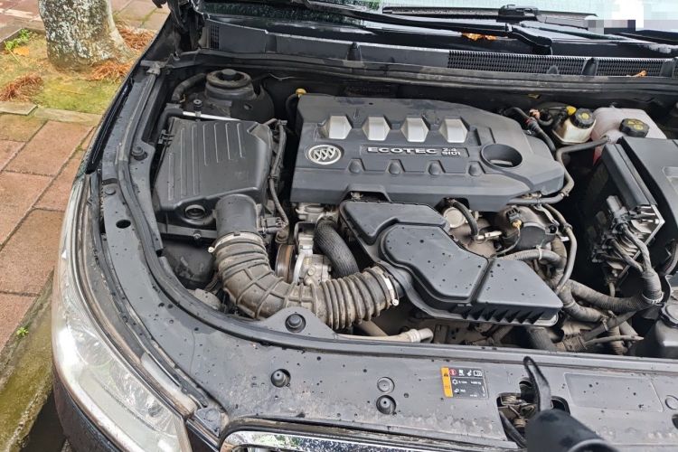 Used Buick LaCrosse 2011 2.4L SIDI Elegant Edition Engine Bay Right