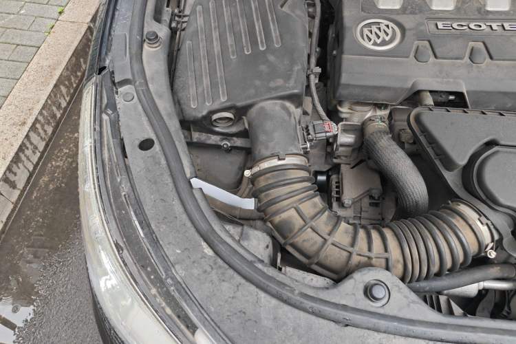 Used Buick LaCrosse 2011 2.4L SIDI Elegant Edition Engine Bay Right