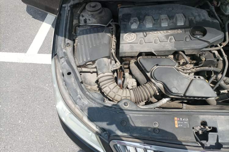 Used Buick LaCrosse 2011 2.4L SIDI Elegant Edition Engine Bay Right