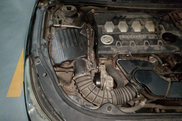 Used Buick LaCrosse 2011 2.4L SIDI Elegant Edition Engine Bay Right