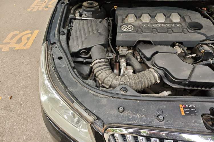 Used Buick LaCrosse 2011 2.4L SIDI Elegant Edition Engine Bay Right