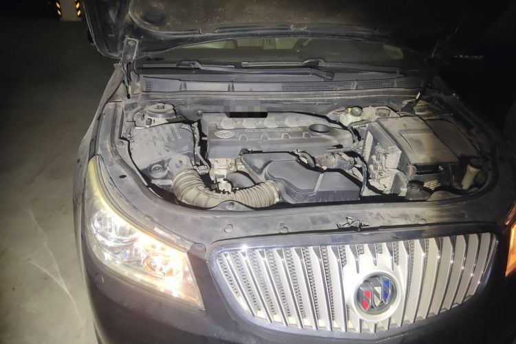 Used Buick LaCrosse 2011 2.4L SIDI Elegant Edition Engine Bay Right