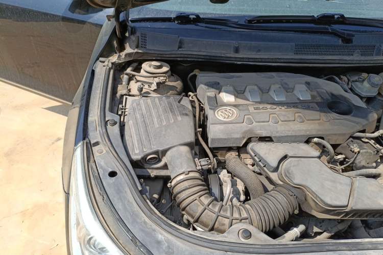 Used Buick LaCrosse 2011 2.4L SIDI Luxury Edition Engine Bay Right