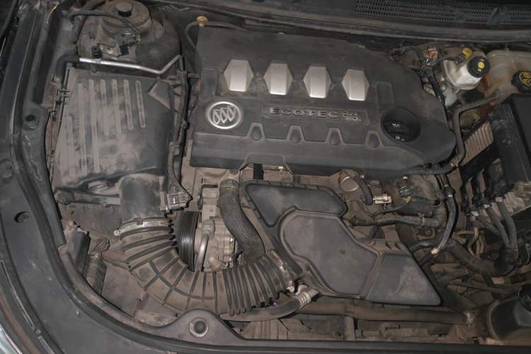 Used Buick LaCrosse 2011 2.4L SIDI Luxury Edition Engine Bay Right