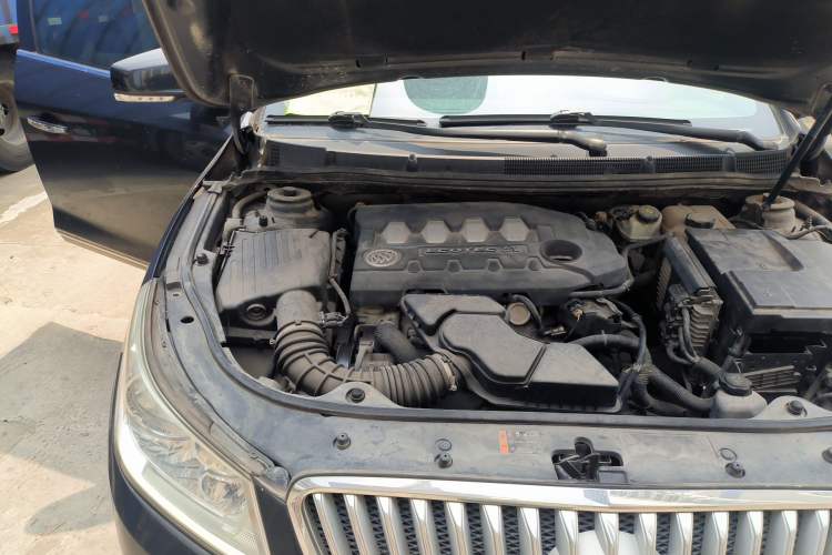 Used Buick LaCrosse 2011 2.4L SIDI Elegant Edition Engine Bay Right