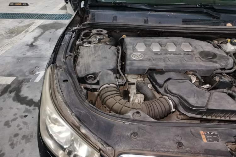 Used Buick LaCrosse 2011 2.4L SIDI Luxury Edition Engine Bay Right