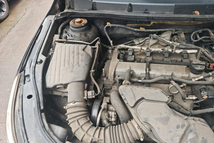 Used Buick LaCrosse 2011 2.4L SIDI Elegant Edition Engine Bay Right