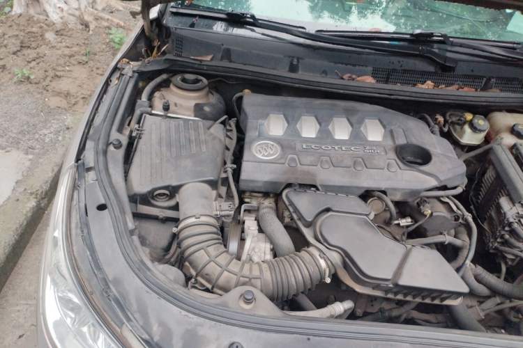 Used Buick LaCrosse 2011 2.4L SIDI Elegant Edition Engine Bay Right