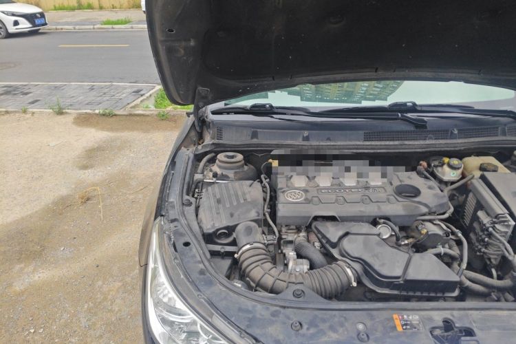 Used Buick LaCrosse 2011 2.4L SIDI Elegant Edition Engine Bay Right