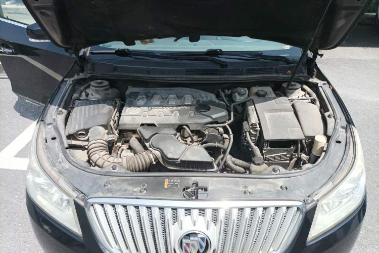 Used Buick LaCrosse 2011 2.4L SIDI Elegant Edition Engine Bay