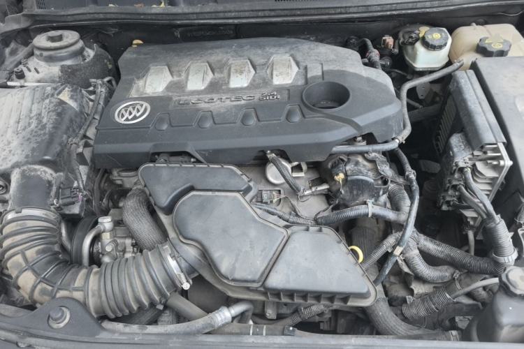 Used Buick LaCrosse 2011 2.4L SIDI Comfort Sunroof Version Engine Bay