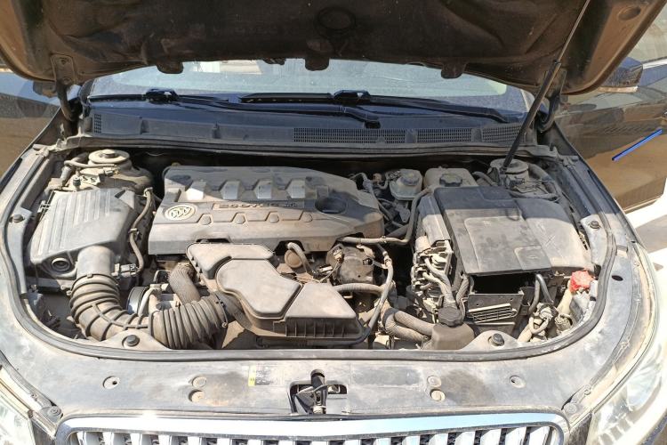 Used Buick LaCrosse 2011 2.4L SIDI Luxury Edition Engine Bay