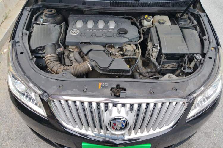 Used Buick LaCrosse 2011 2.4L SIDI Haoya Edition Engine Bay