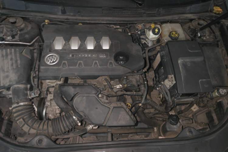 Used Buick LaCrosse 2011 2.4L SIDI Luxury Edition Engine Bay