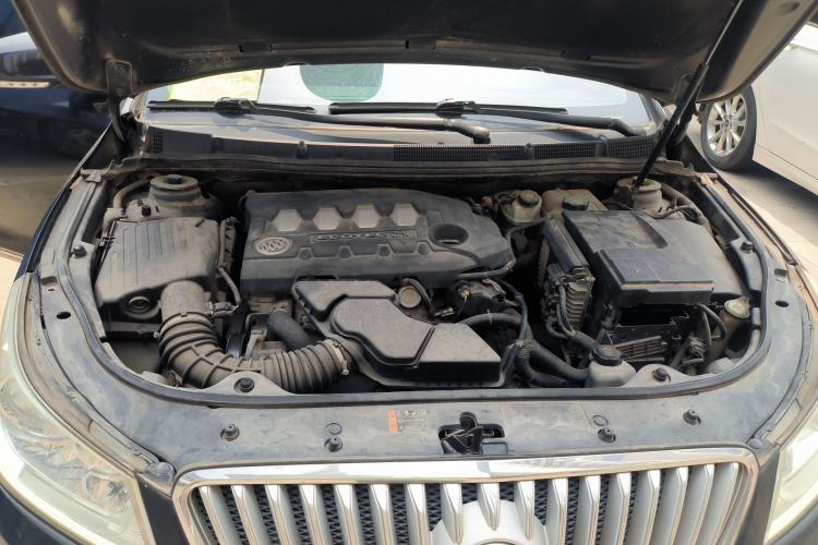 Used Buick LaCrosse 2011 2.4L SIDI Elegant Edition Engine Bay