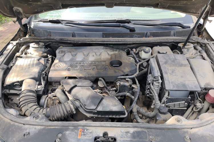 Used Buick LaCrosse 2011 2.4L SIDI Elegant Edition Engine Bay