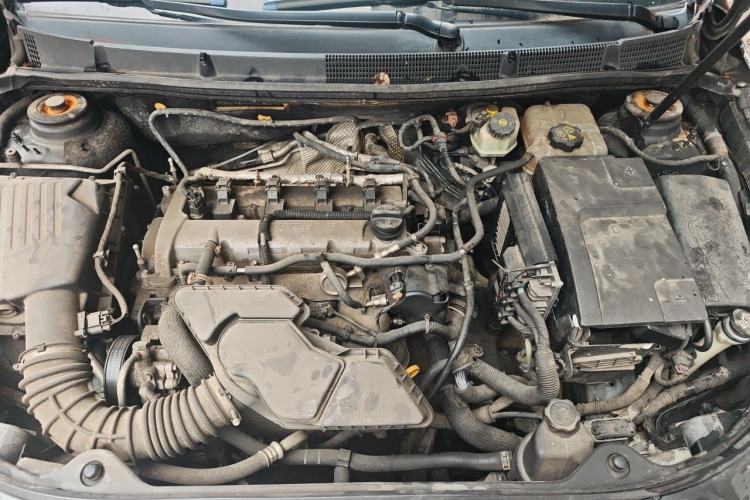 Used Buick LaCrosse 2011 2.4L SIDI Elegant Edition Engine Bay