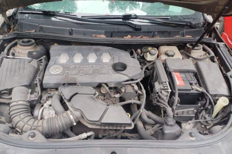 Used Buick LaCrosse 2011 2.4L SIDI Elegant Edition Engine Bay