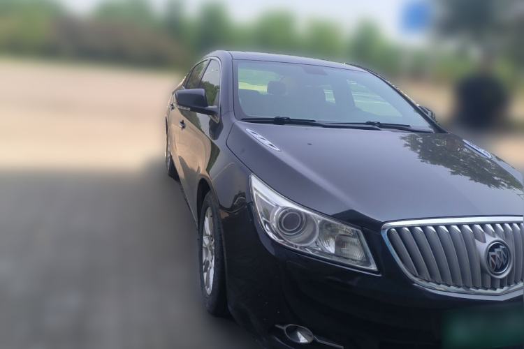 Used Buick LaCrosse 2011 2.4L SIDI Comfort Edition Front Right 45 Deg