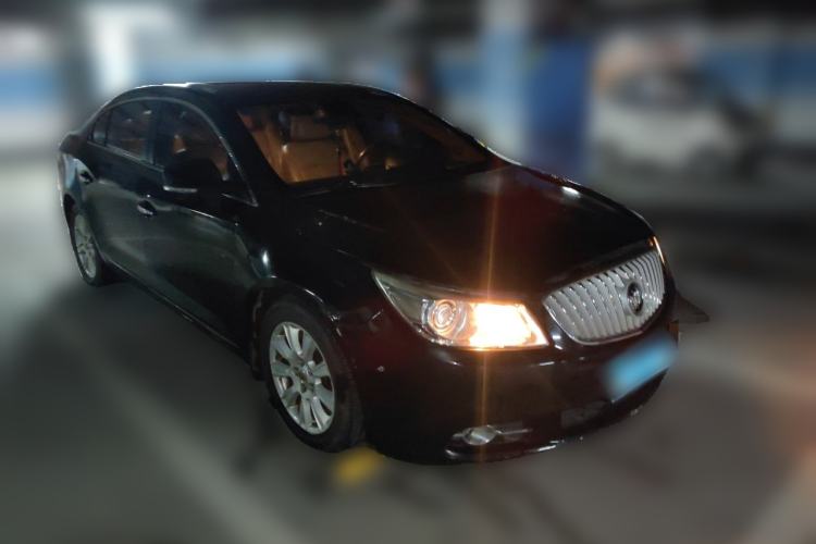 Used Buick LaCrosse 2011 2.4L SIDI Elegant Edition Front Right 45 Deg