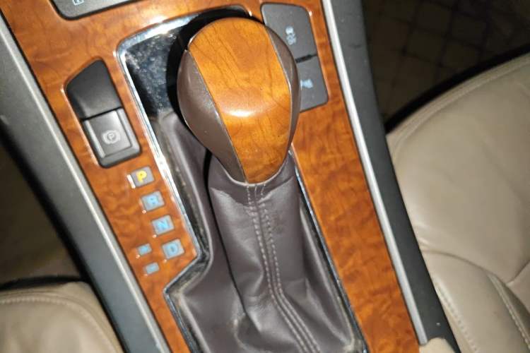 Used Buick LaCrosse 2011 2.4L SIDI Elegant Edition Gear Lever